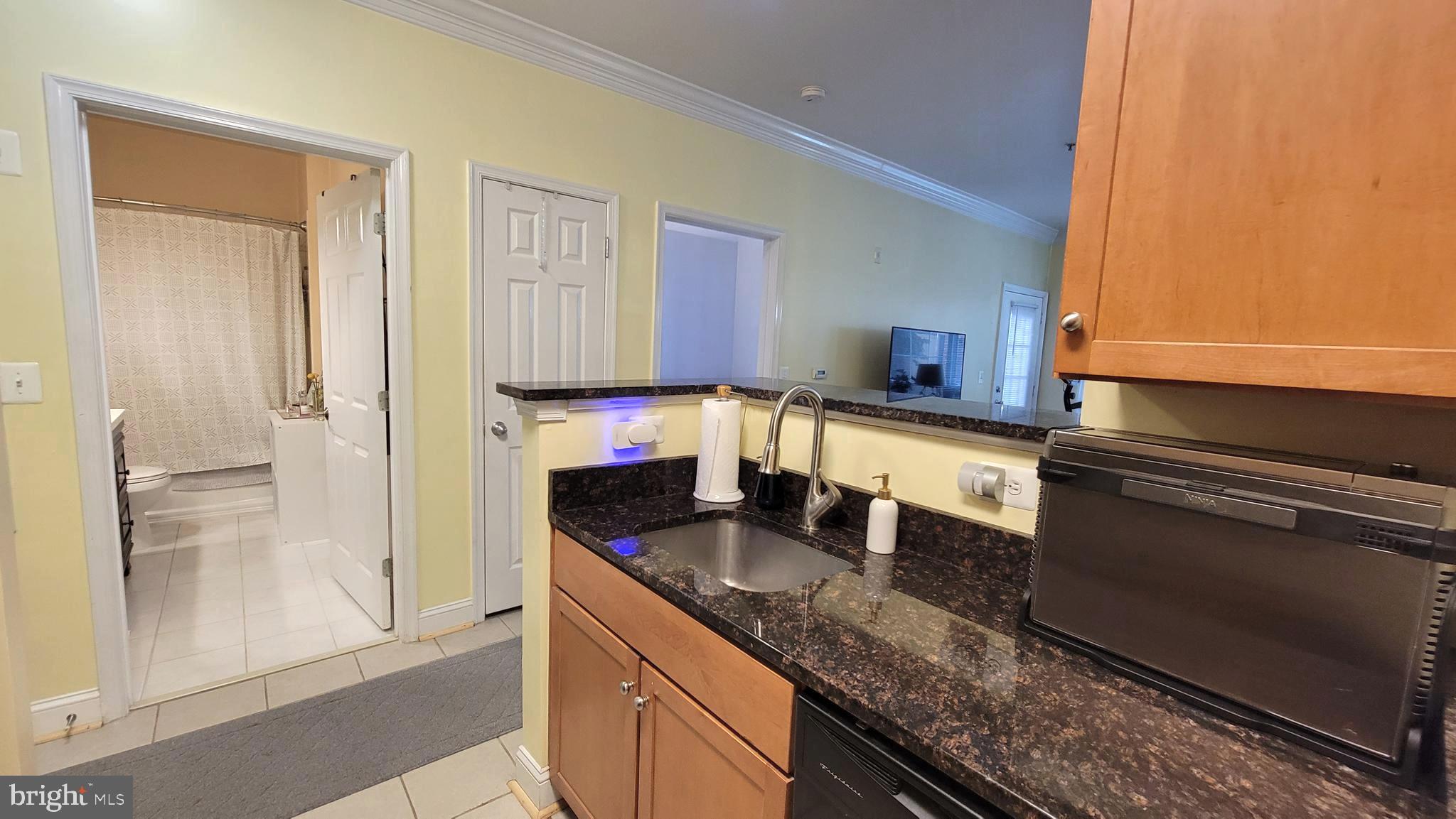 4860 Eisenhower AVENUE Unit: 175