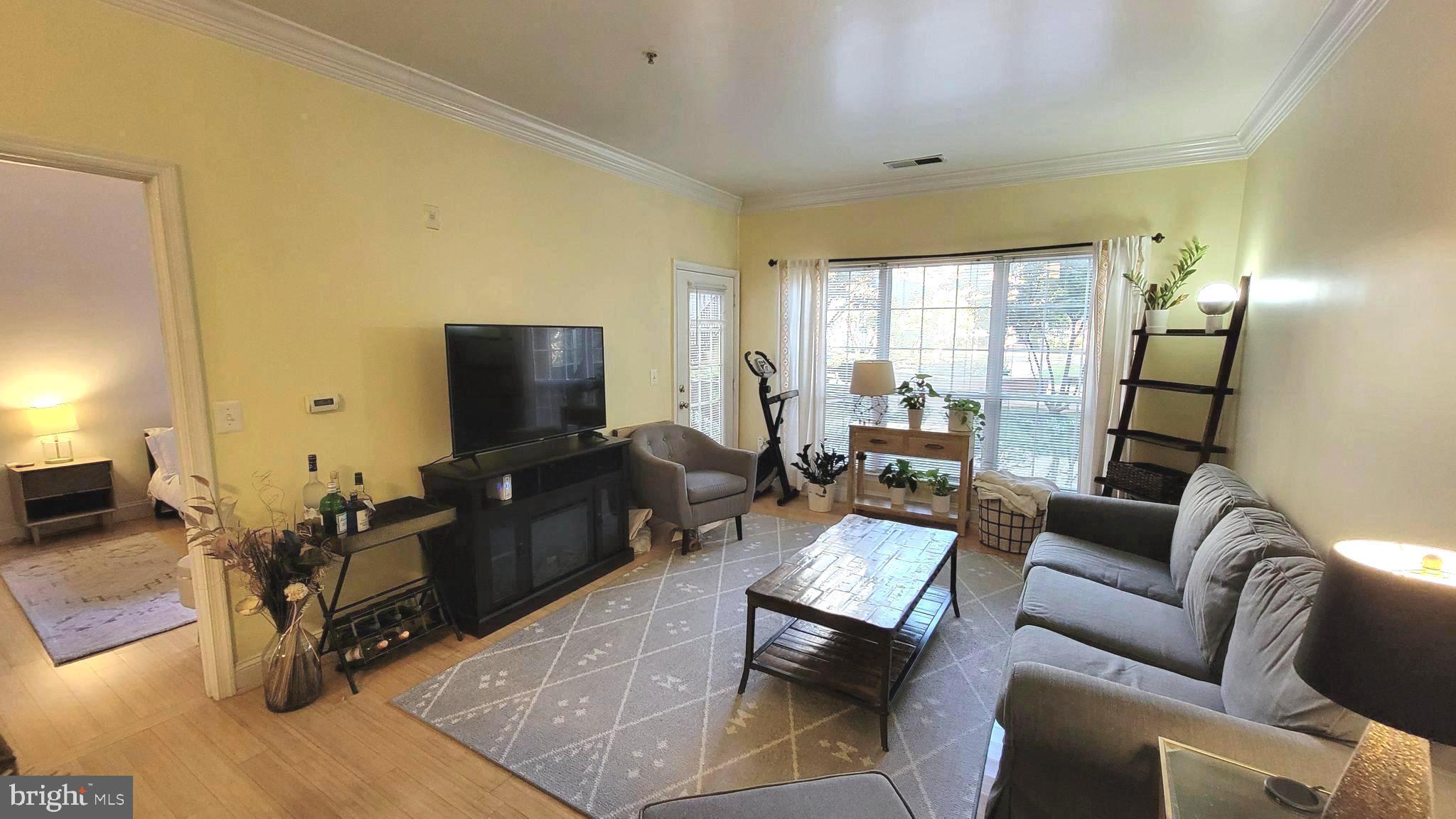 4860 Eisenhower AVENUE Unit: 175