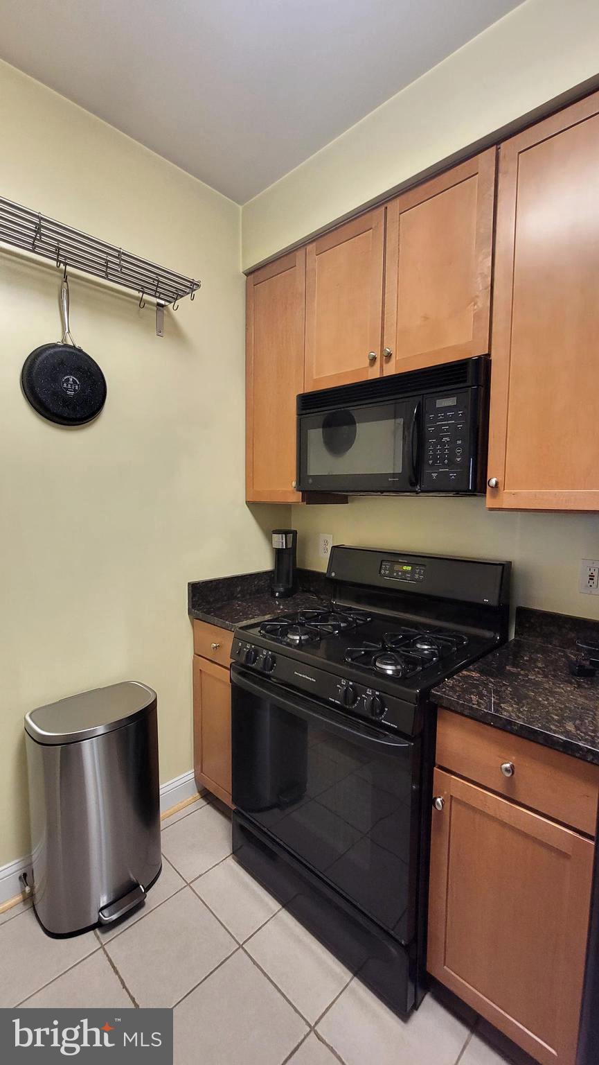 4860 Eisenhower AVENUE Unit: 175