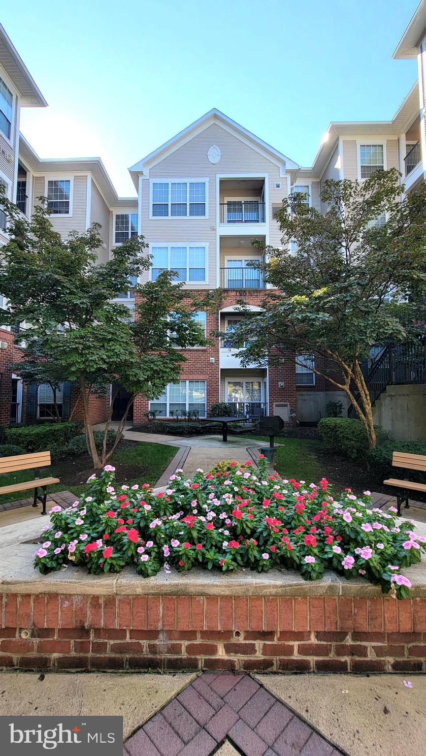4860 Eisenhower AVENUE Unit: 175