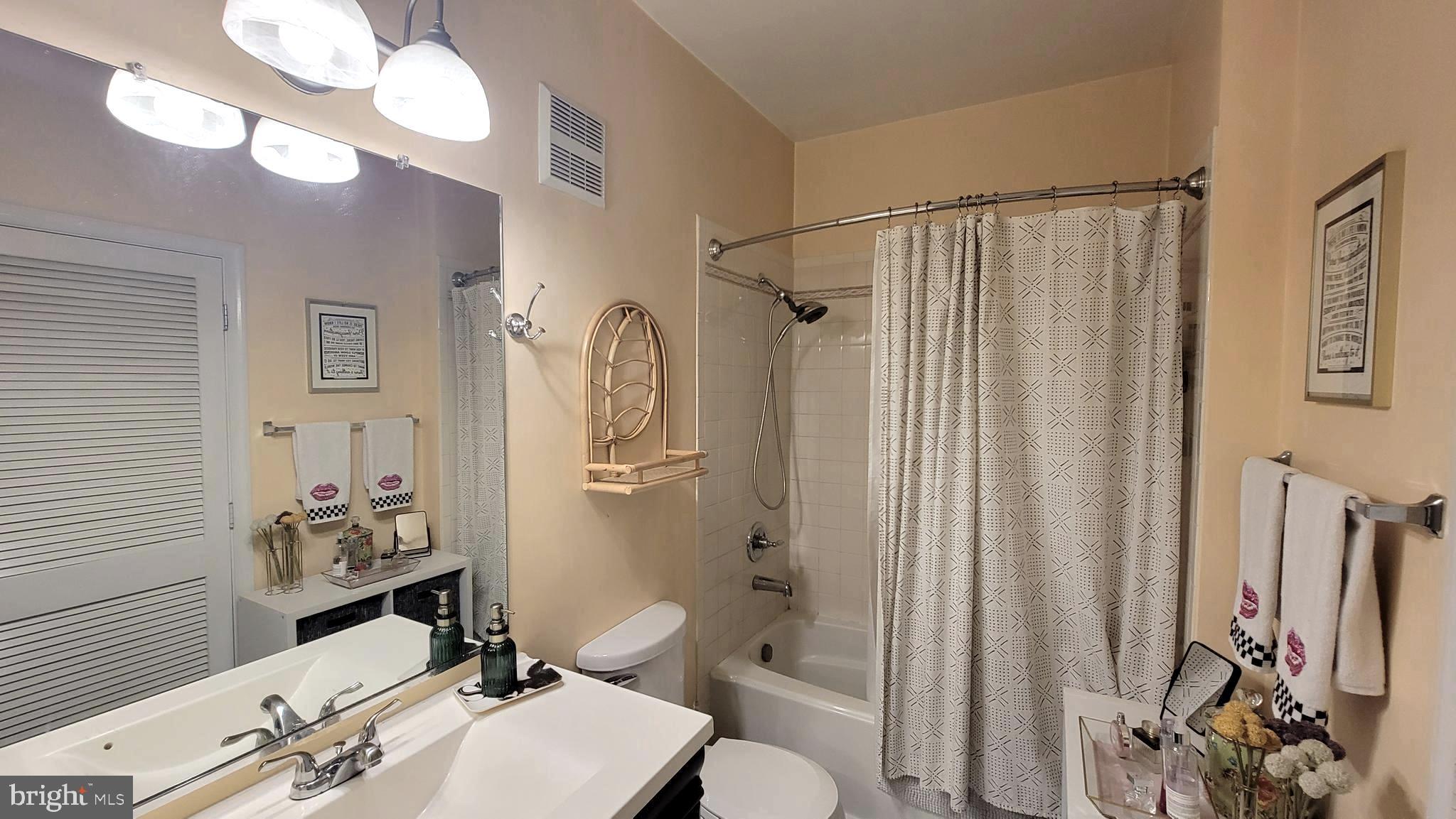 4860 Eisenhower AVENUE Unit: 175