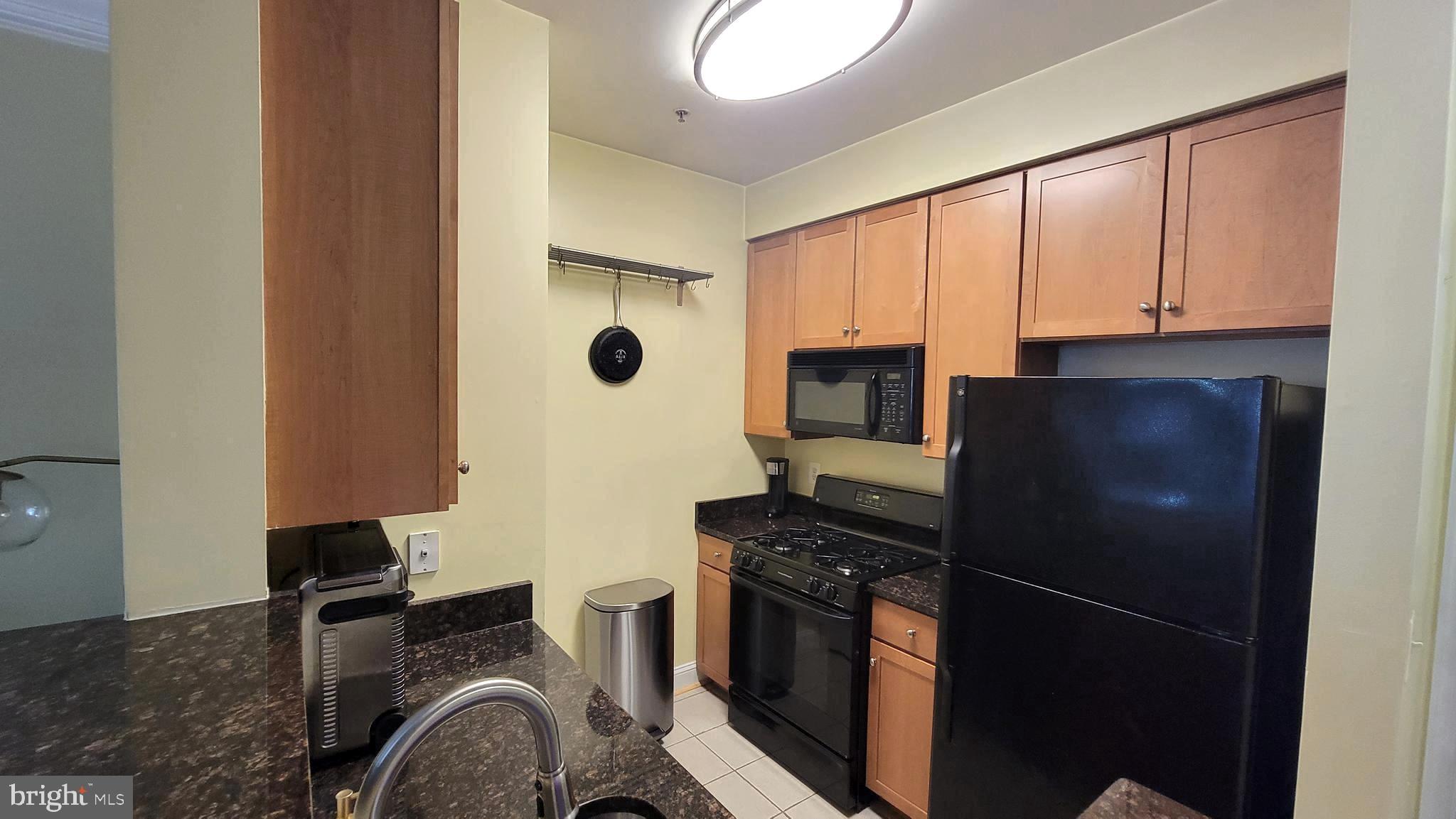4860 Eisenhower AVENUE Unit: 175