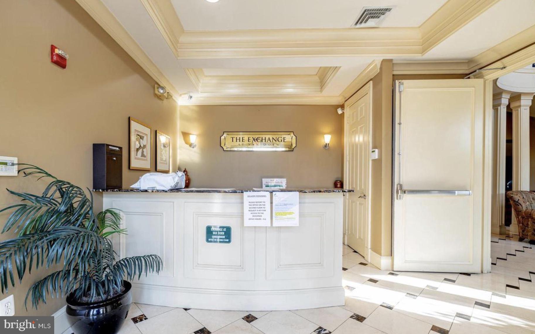 4860 Eisenhower AVENUE Unit: 175