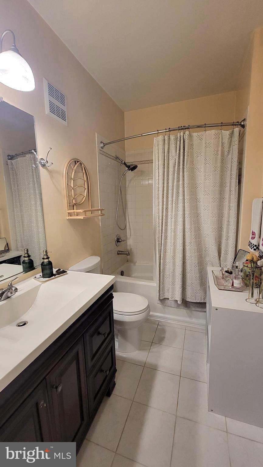 4860 Eisenhower AVENUE Unit: 175