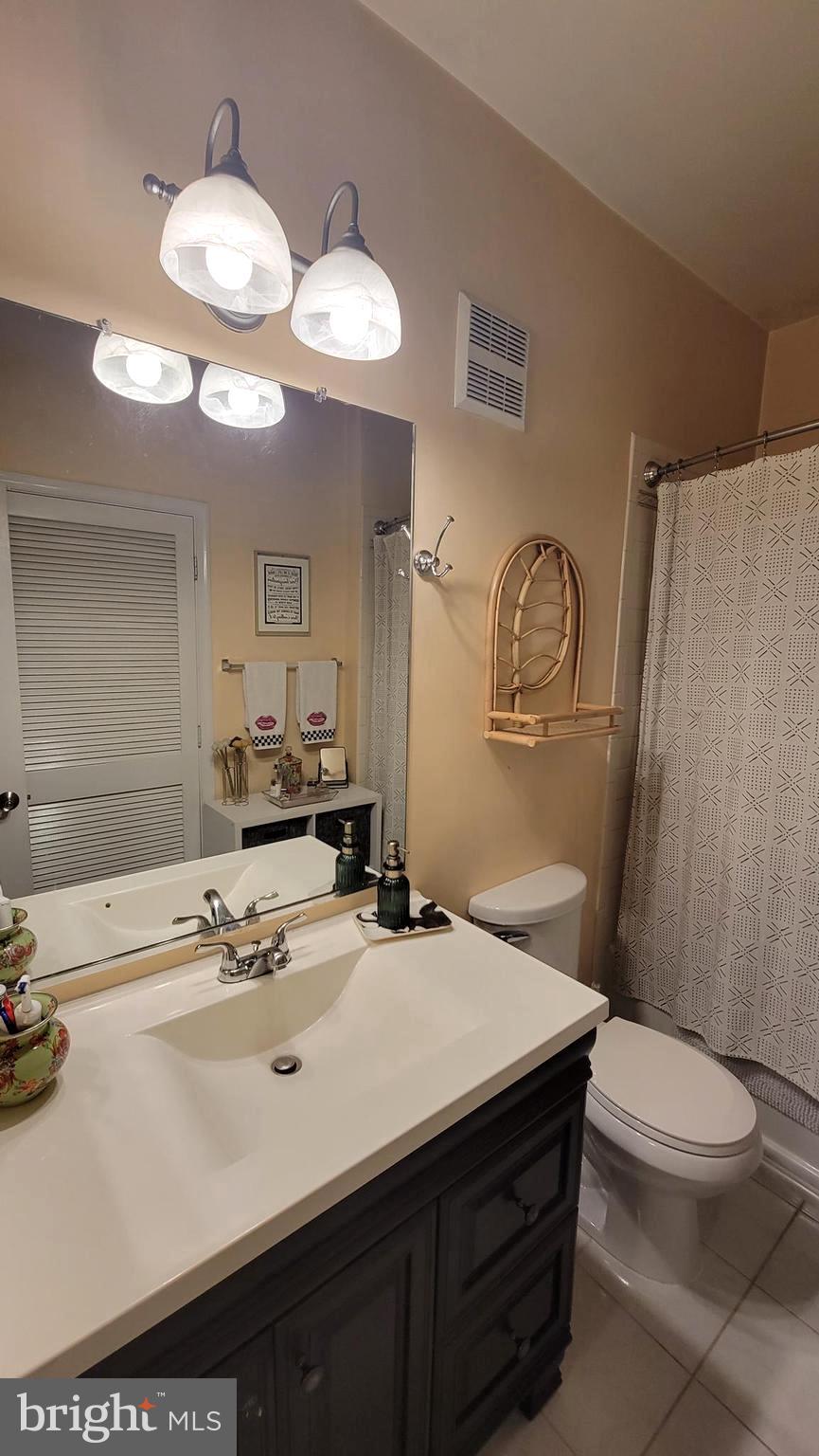 4860 Eisenhower AVENUE Unit: 175