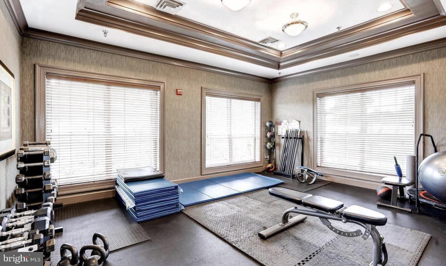 4860 Eisenhower AVENUE Unit: 175