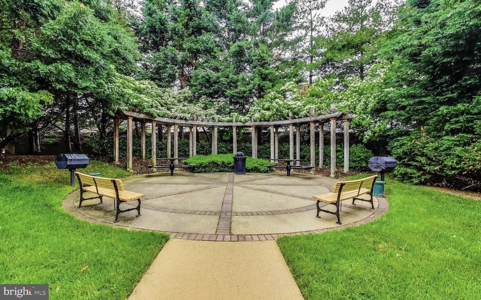 4860 Eisenhower AVENUE Unit: 175