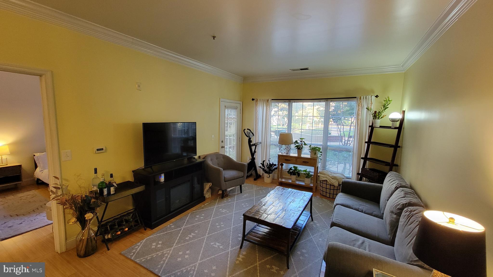 4860 Eisenhower AVENUE Unit: 175
