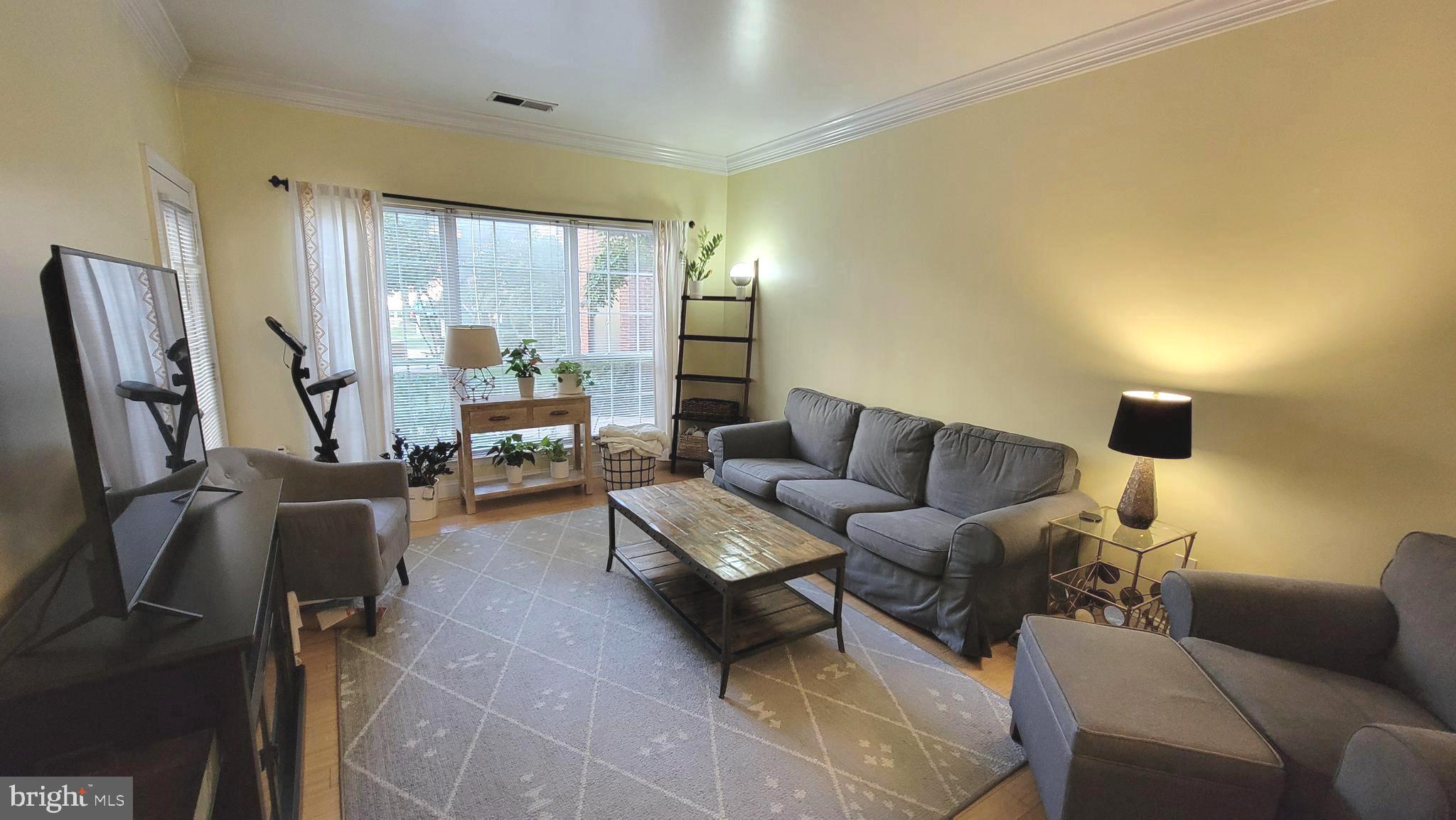 4860 Eisenhower AVENUE Unit: 175