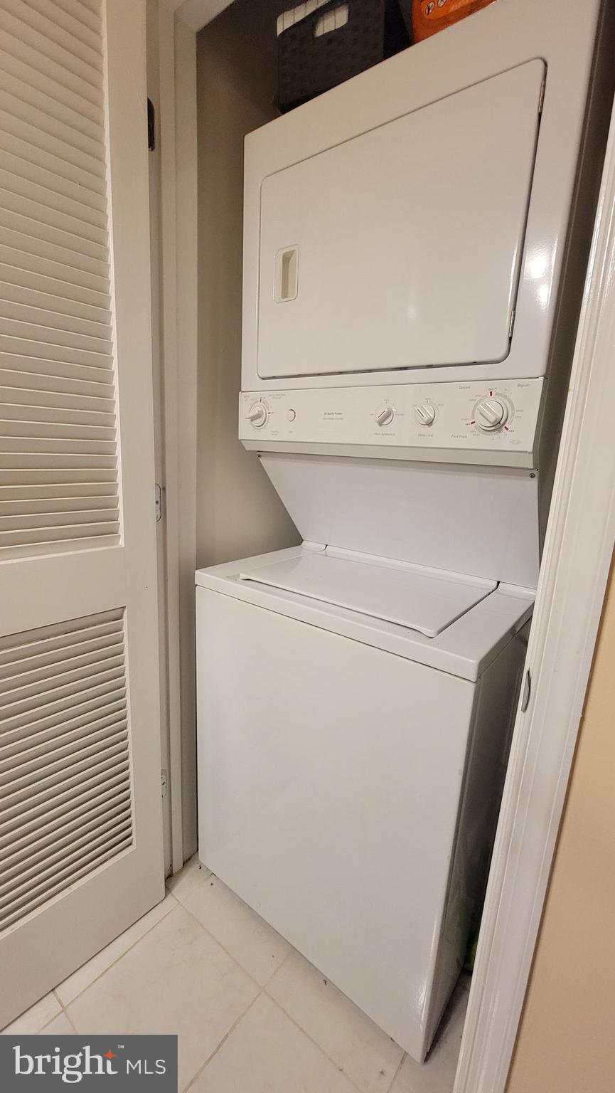 4860 Eisenhower AVENUE Unit: 175