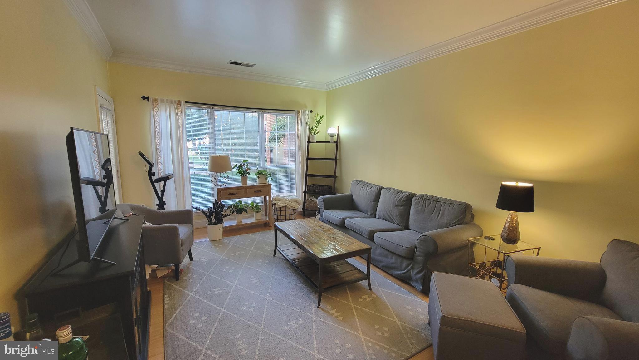 4860 Eisenhower AVENUE Unit: 175