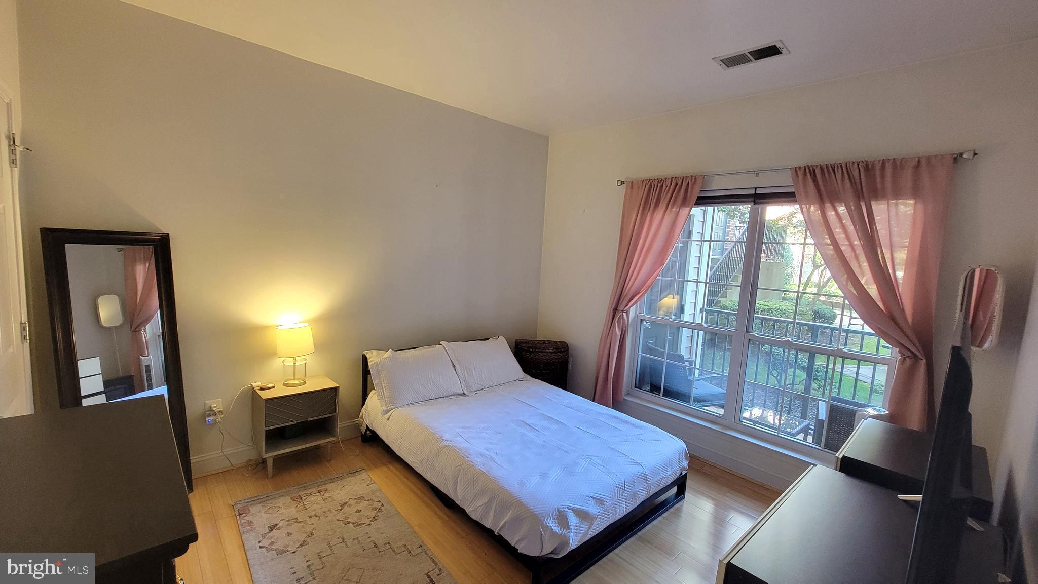 4860 Eisenhower AVENUE Unit: 175