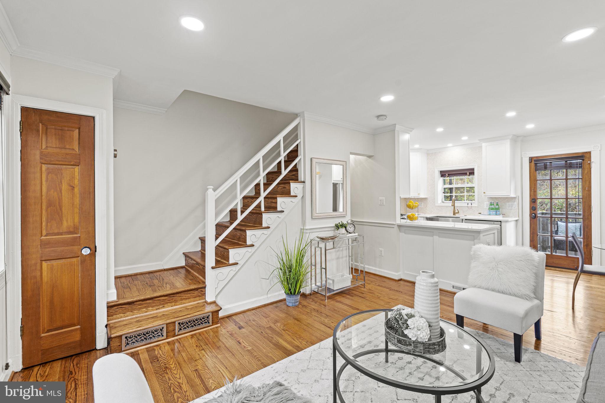 305 Mount Vernon AVENUE