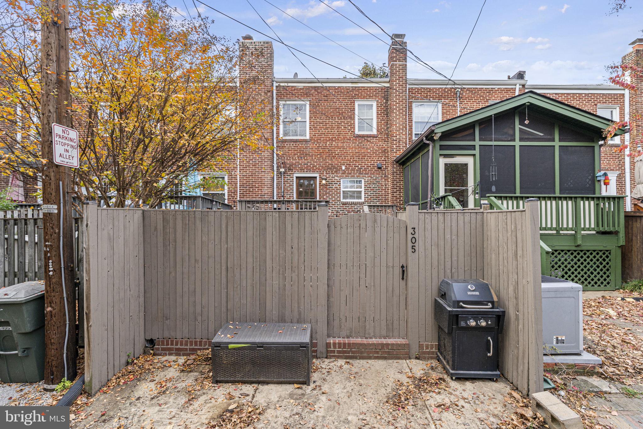 305 Mount Vernon AVENUE