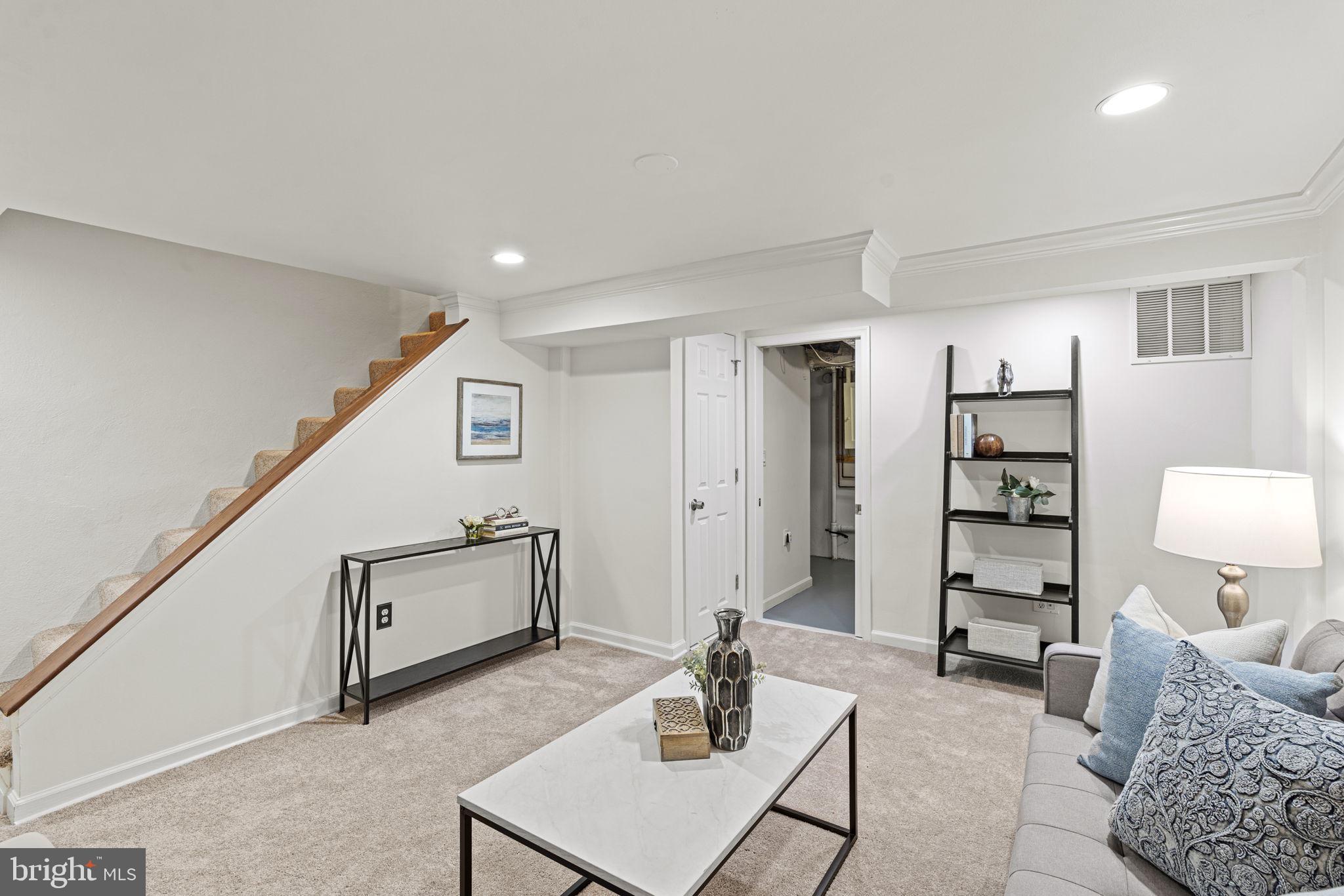 305 Mount Vernon AVENUE