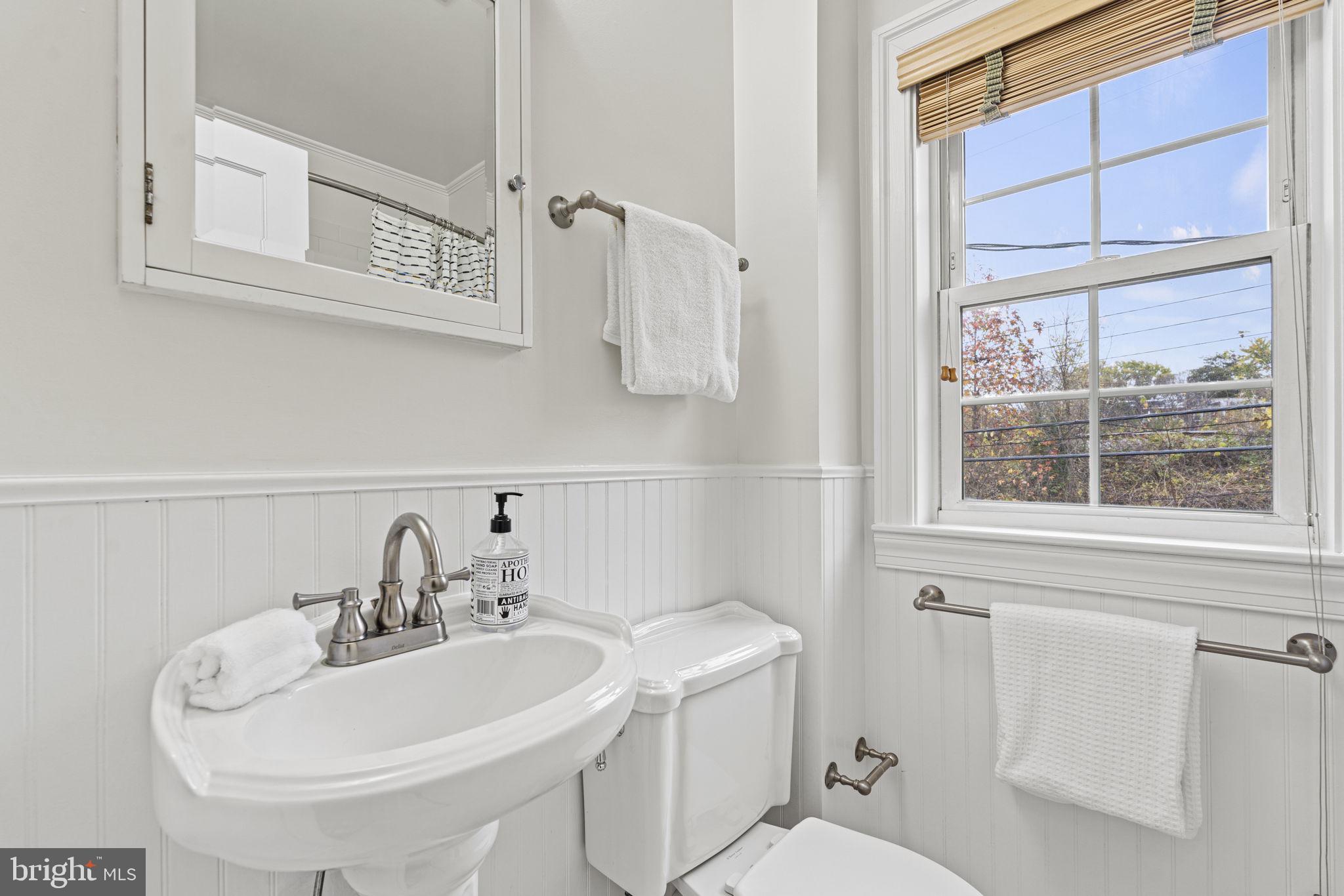 305 Mount Vernon AVENUE