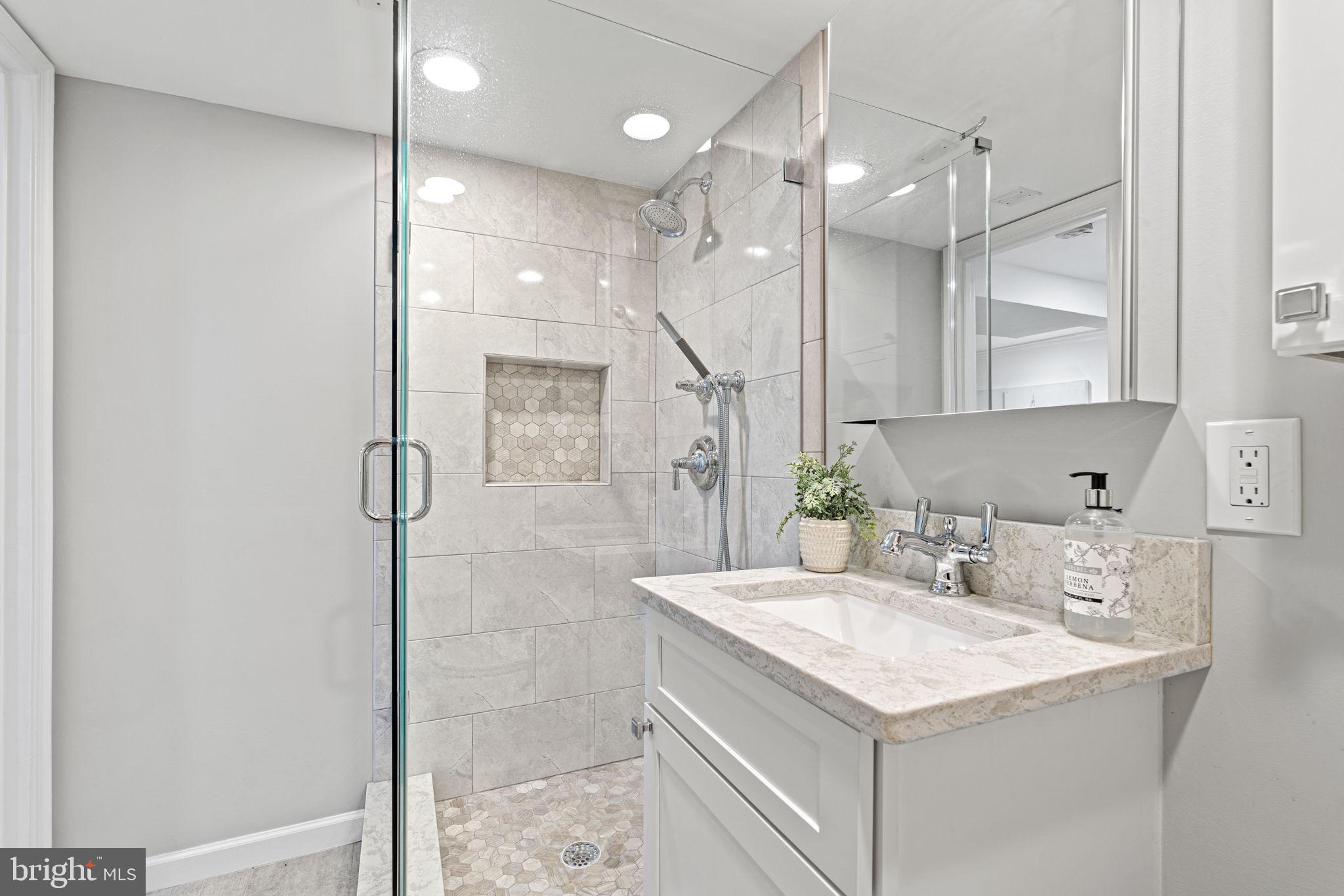 305 Mount Vernon AVENUE