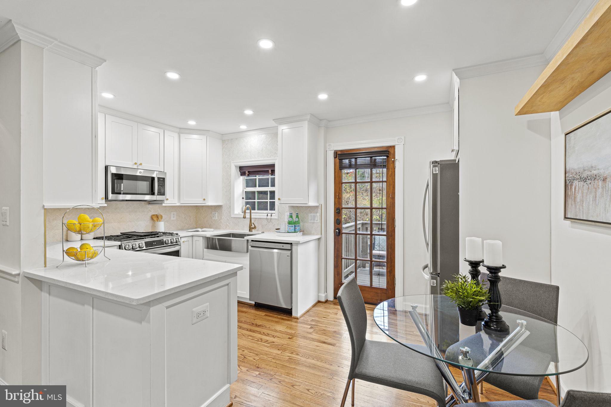 305 Mount Vernon AVENUE