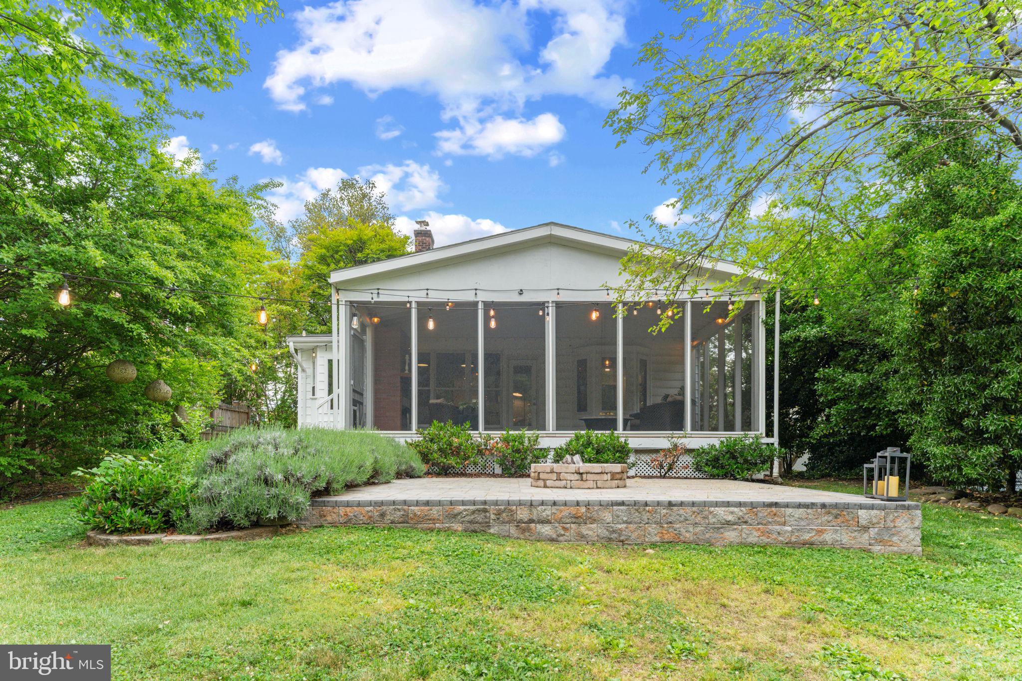 1214 W BRADDOCK ROAD