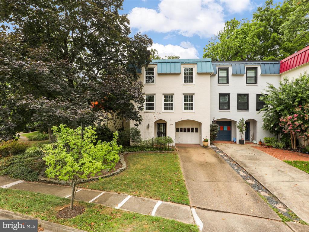 203 Garden Ct