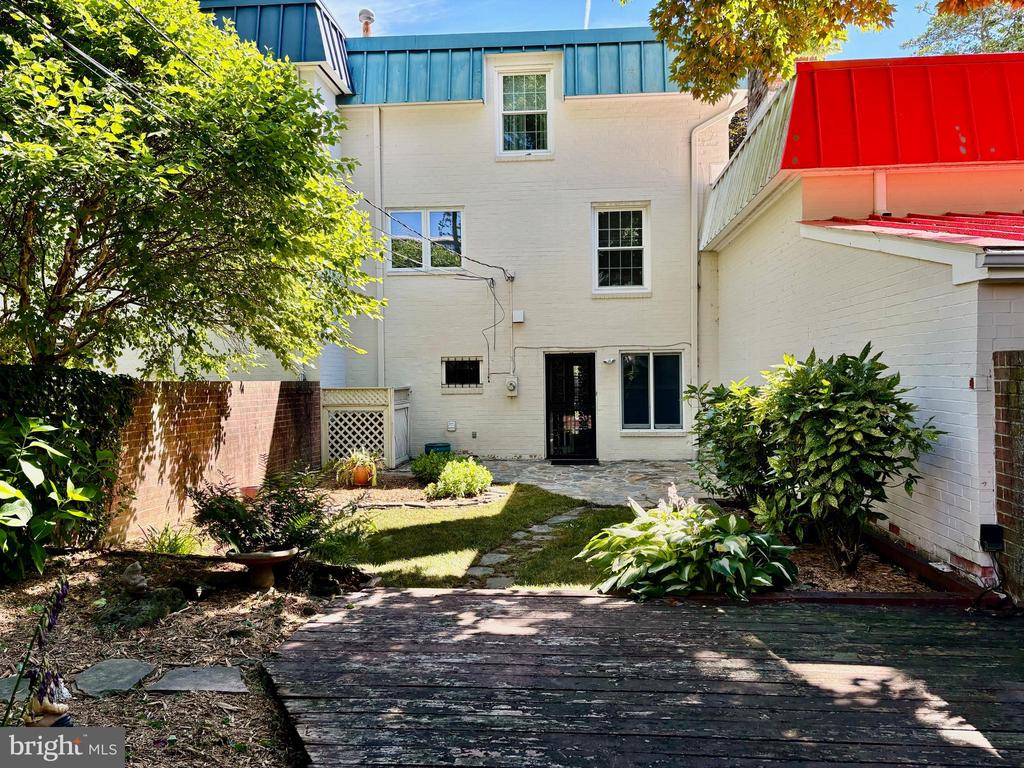 203 Garden Ct