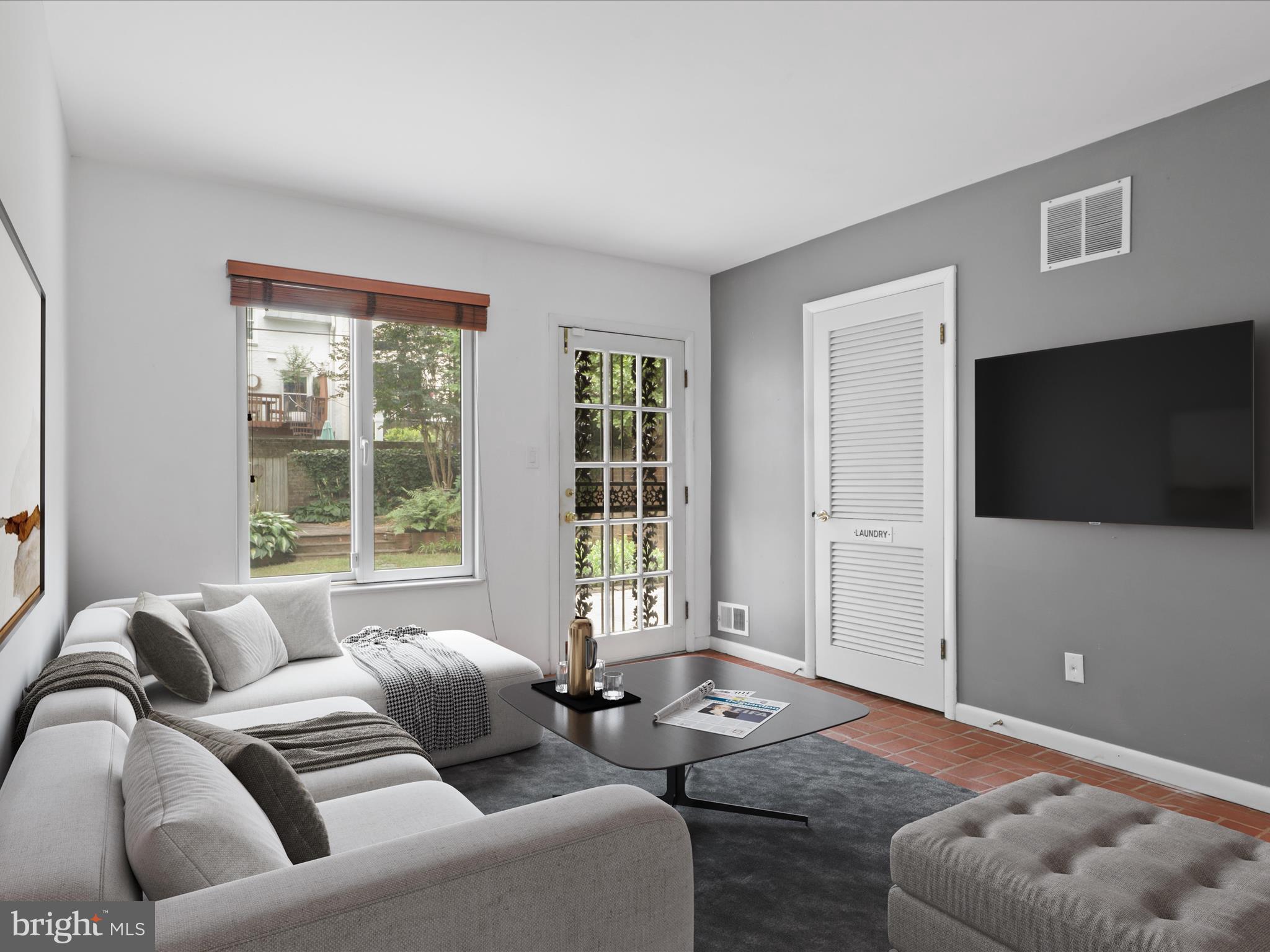 203 Garden Ct
