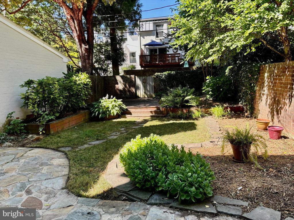 203 Garden Ct