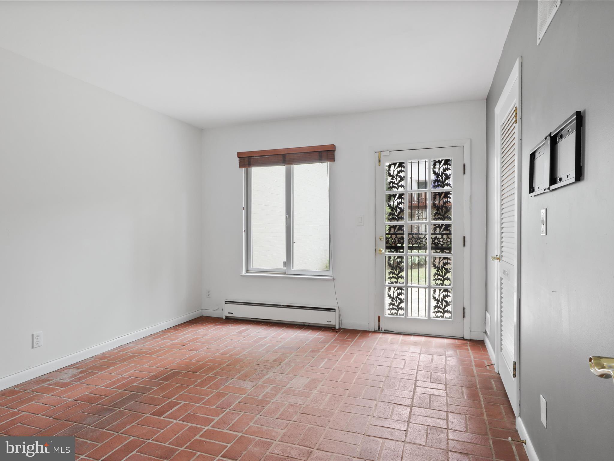 203 Garden Ct