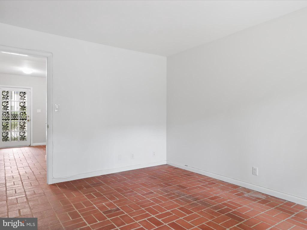 203 Garden Ct