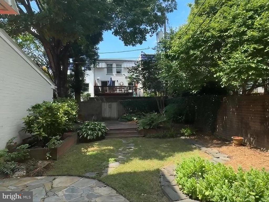 203 Garden Ct