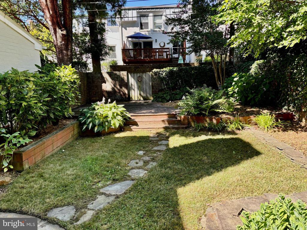 203 Garden Ct