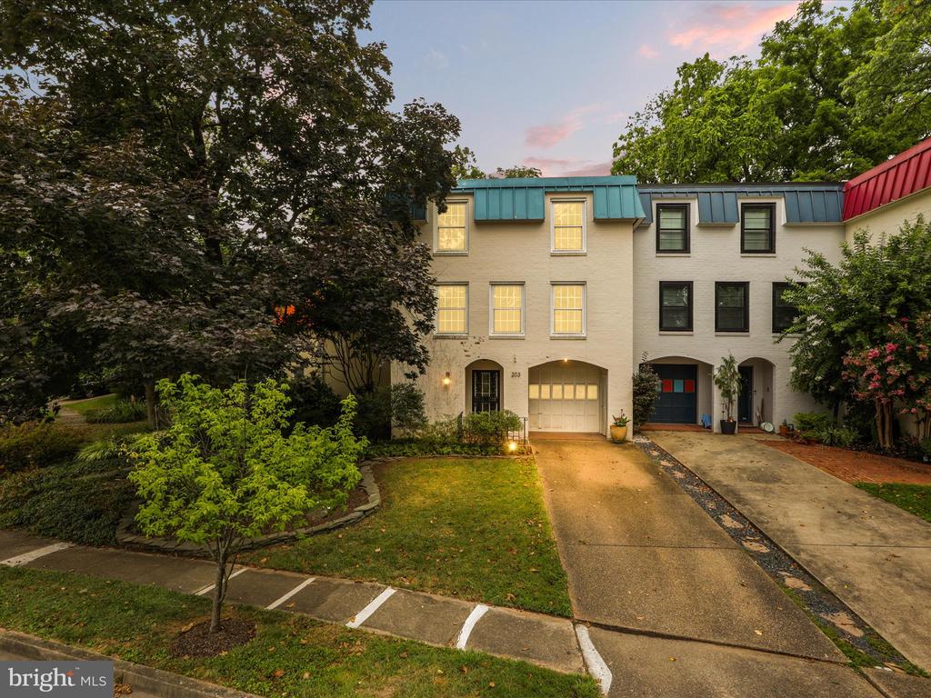 203 Garden Ct