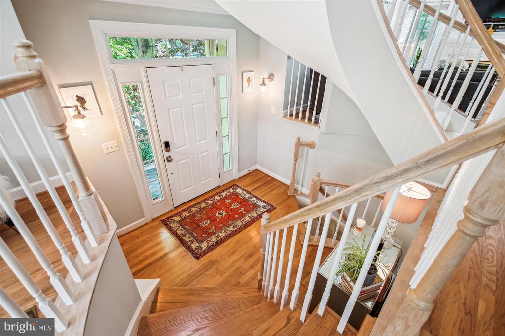 135 Rees Pl