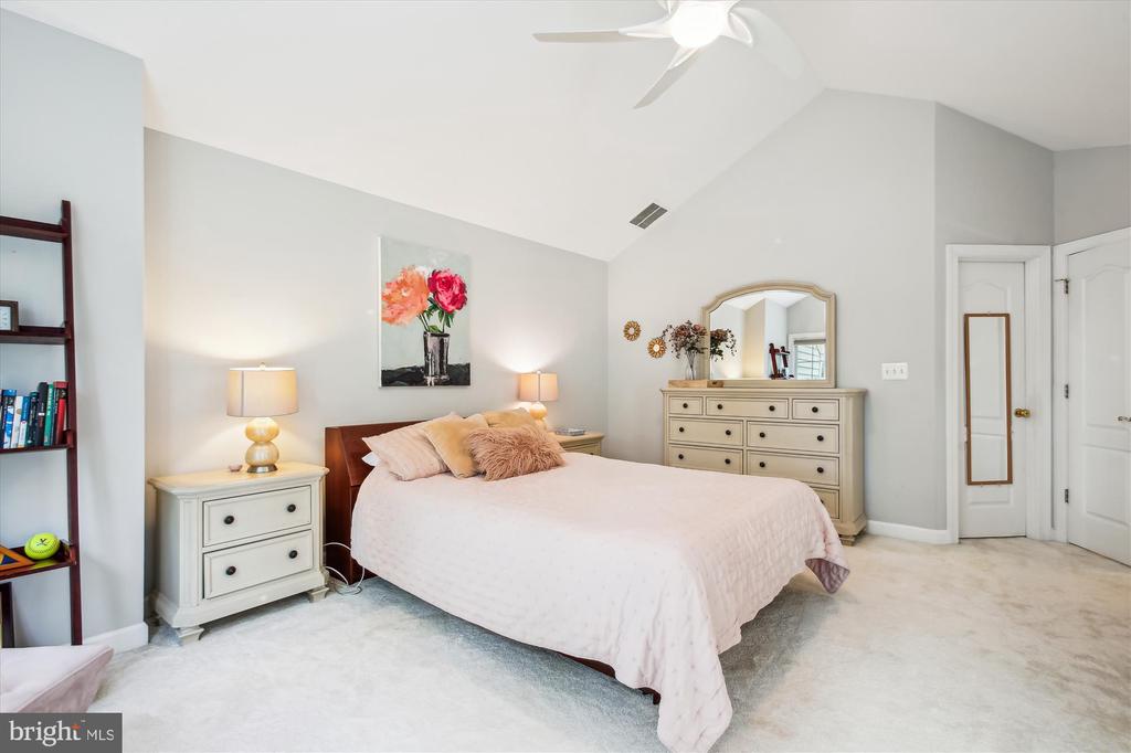135 Rees Pl