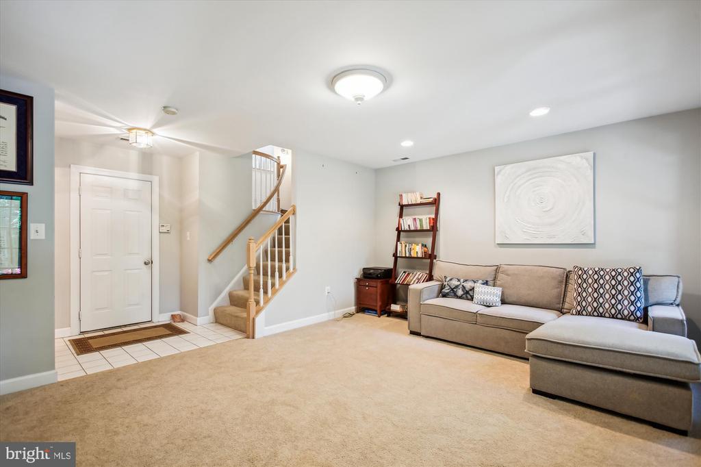 135 Rees Pl