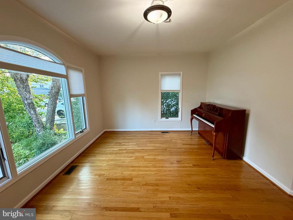 904 LINCOLN AVENUE