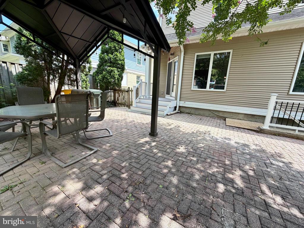 904 LINCOLN AVENUE