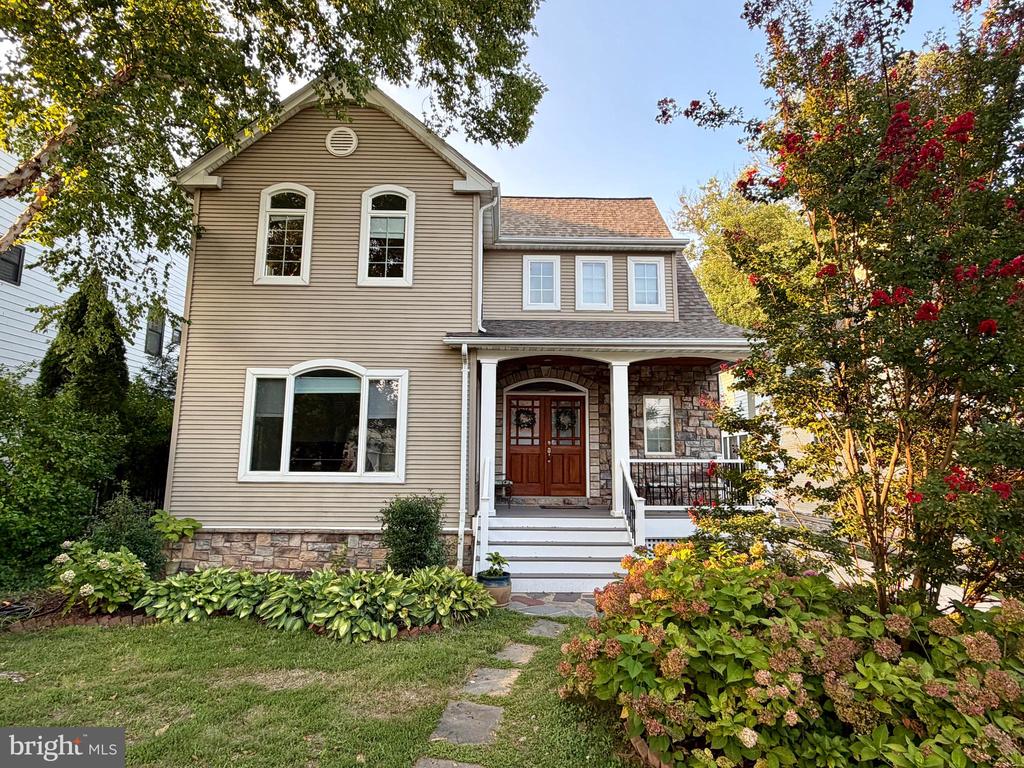 904 LINCOLN AVENUE