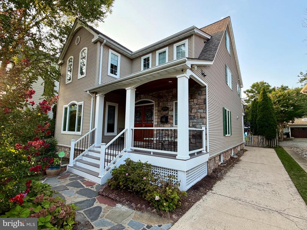 904 LINCOLN AVENUE