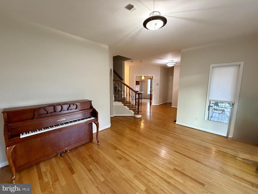 904 LINCOLN AVENUE