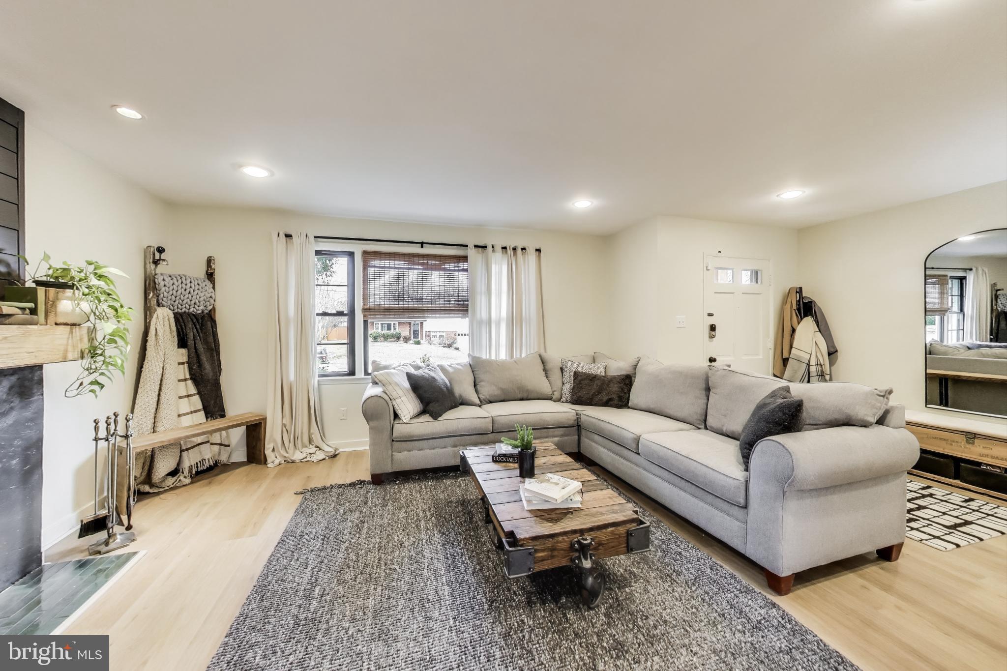 7311 Foxe Pl