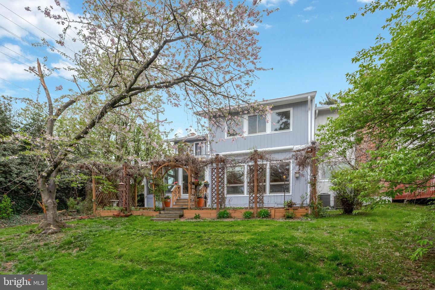 7231 Vistas Ln