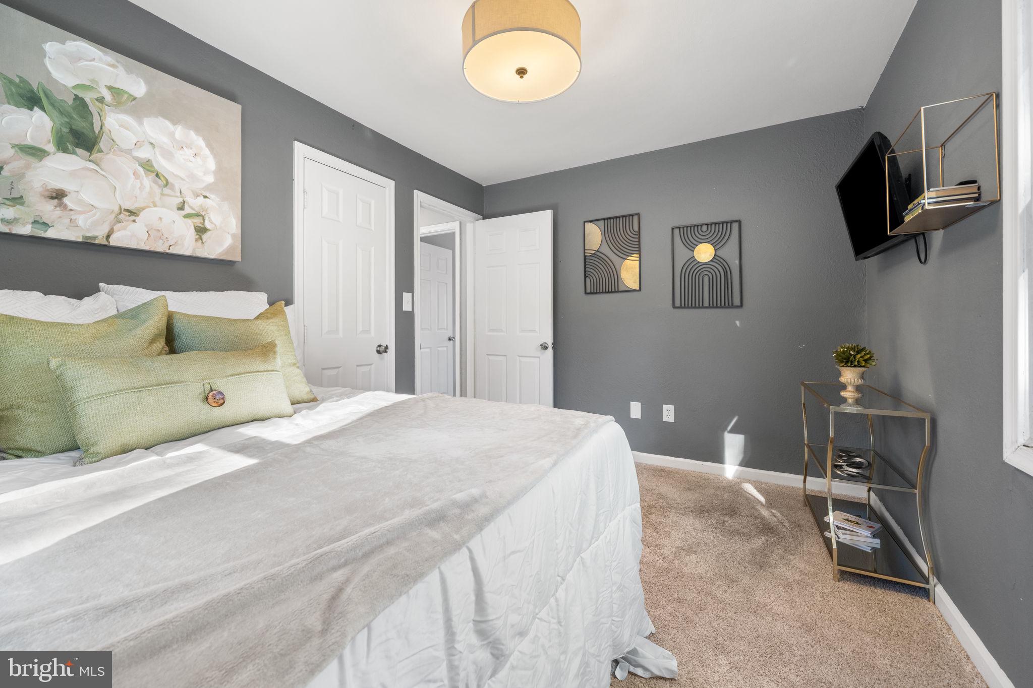 2101 FARRINGTON AVENUE