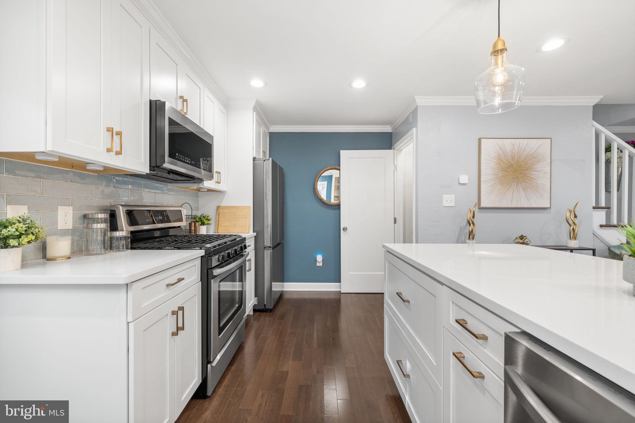 2101 FARRINGTON AVENUE