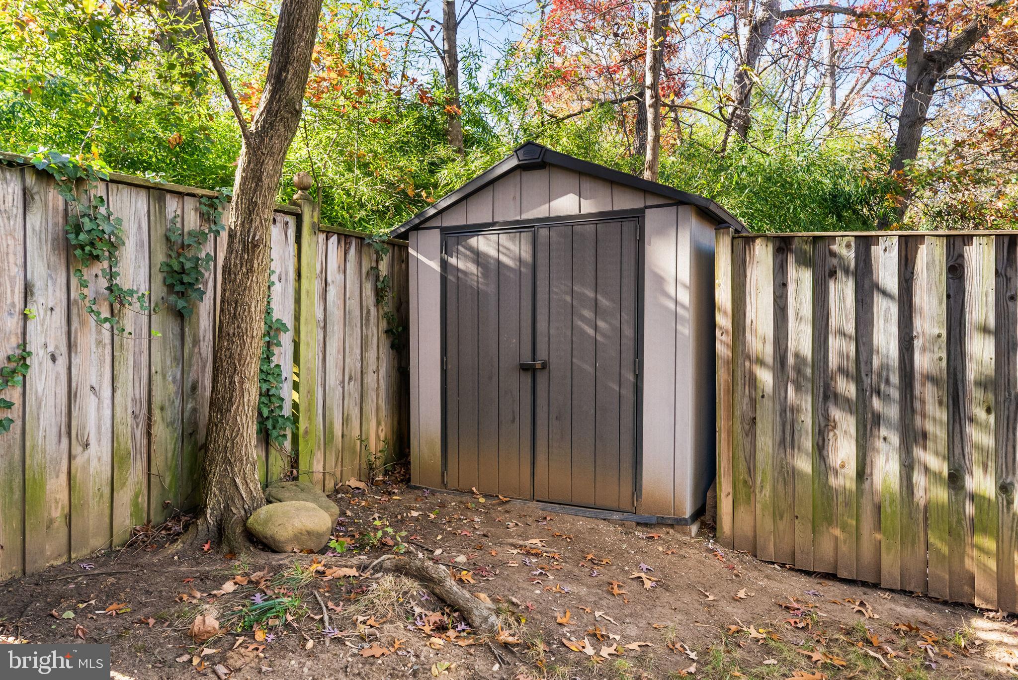 2101 FARRINGTON AVENUE