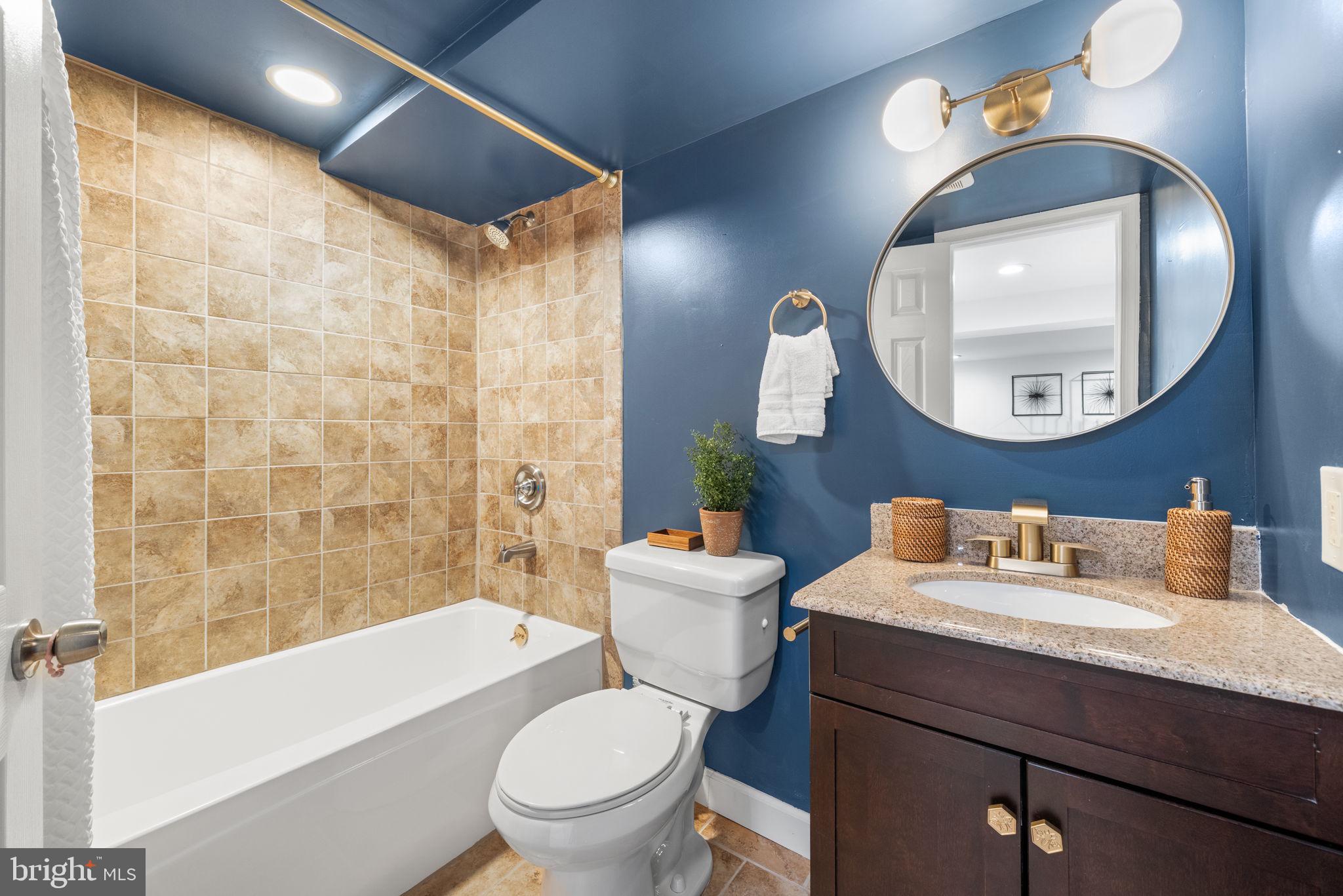 2101 FARRINGTON AVENUE