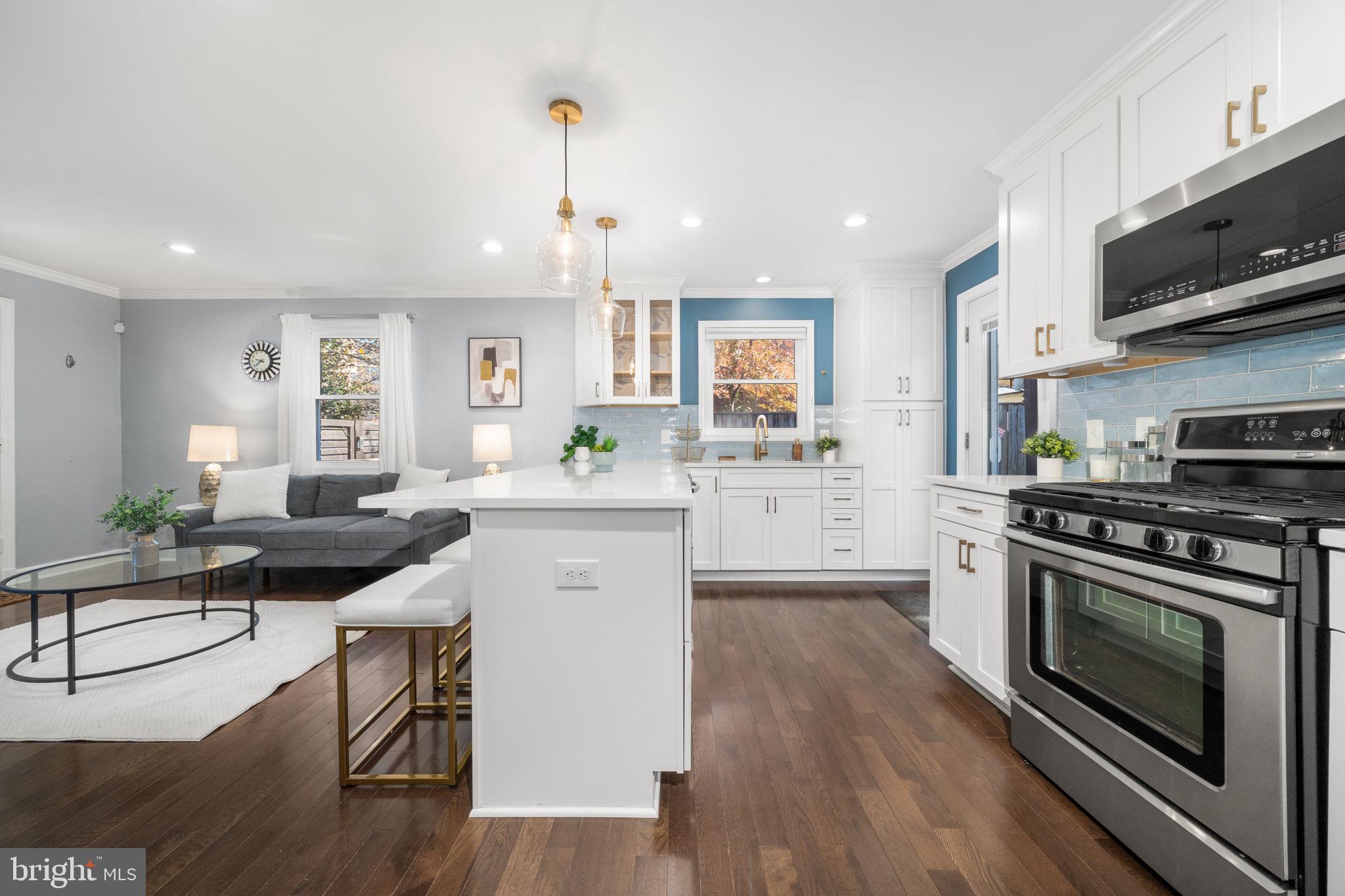 2101 FARRINGTON AVENUE