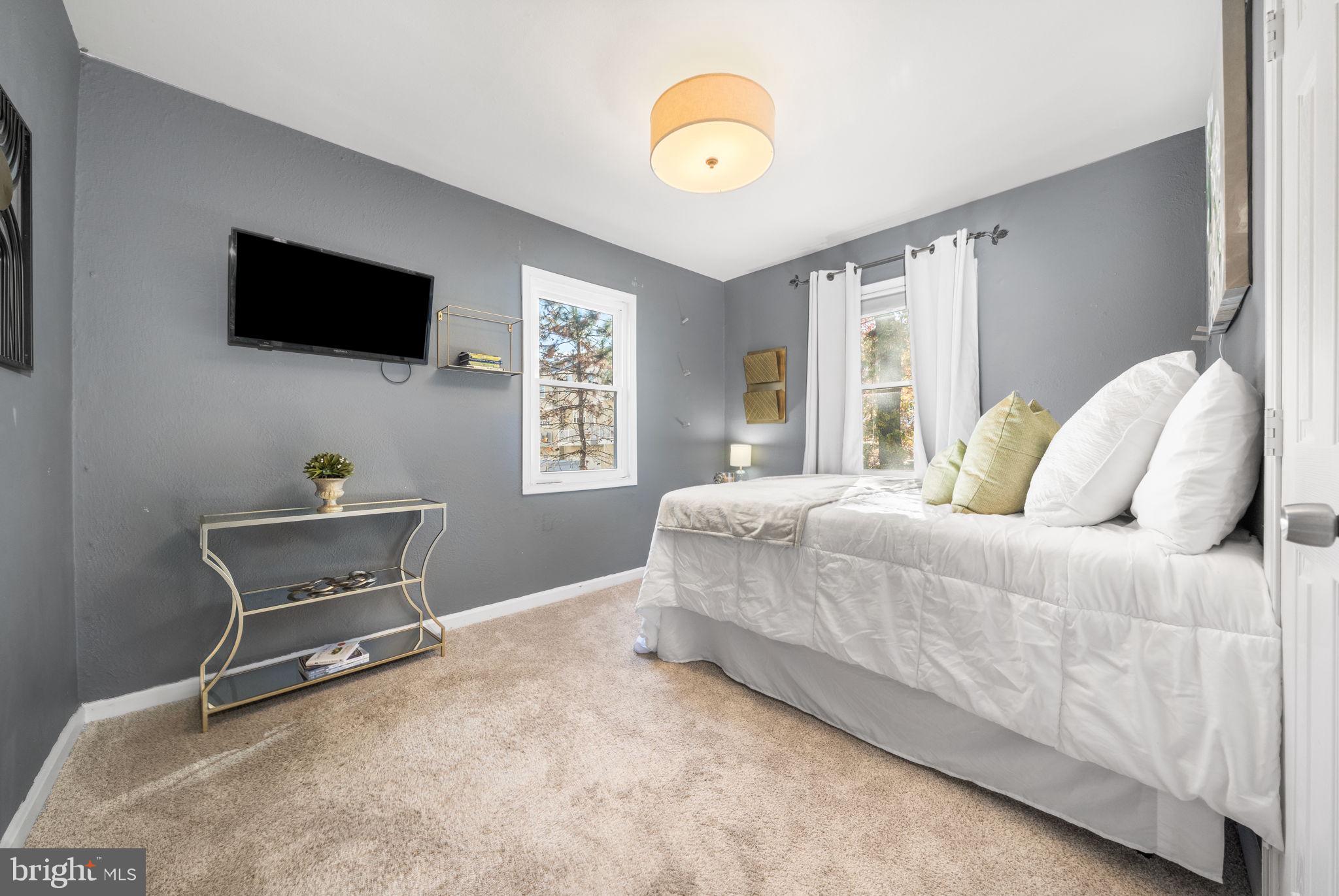 2101 FARRINGTON AVENUE