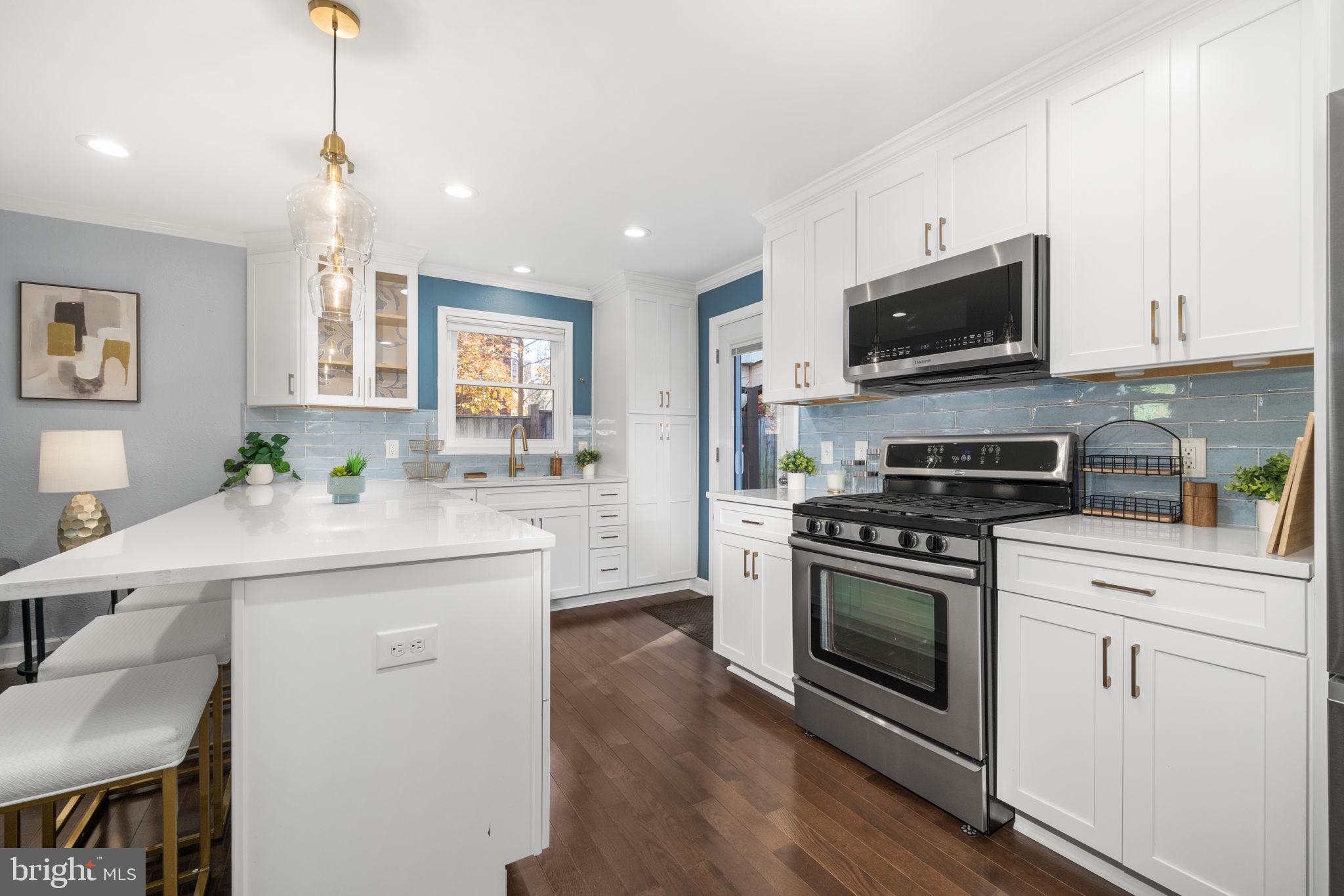 2101 FARRINGTON AVENUE