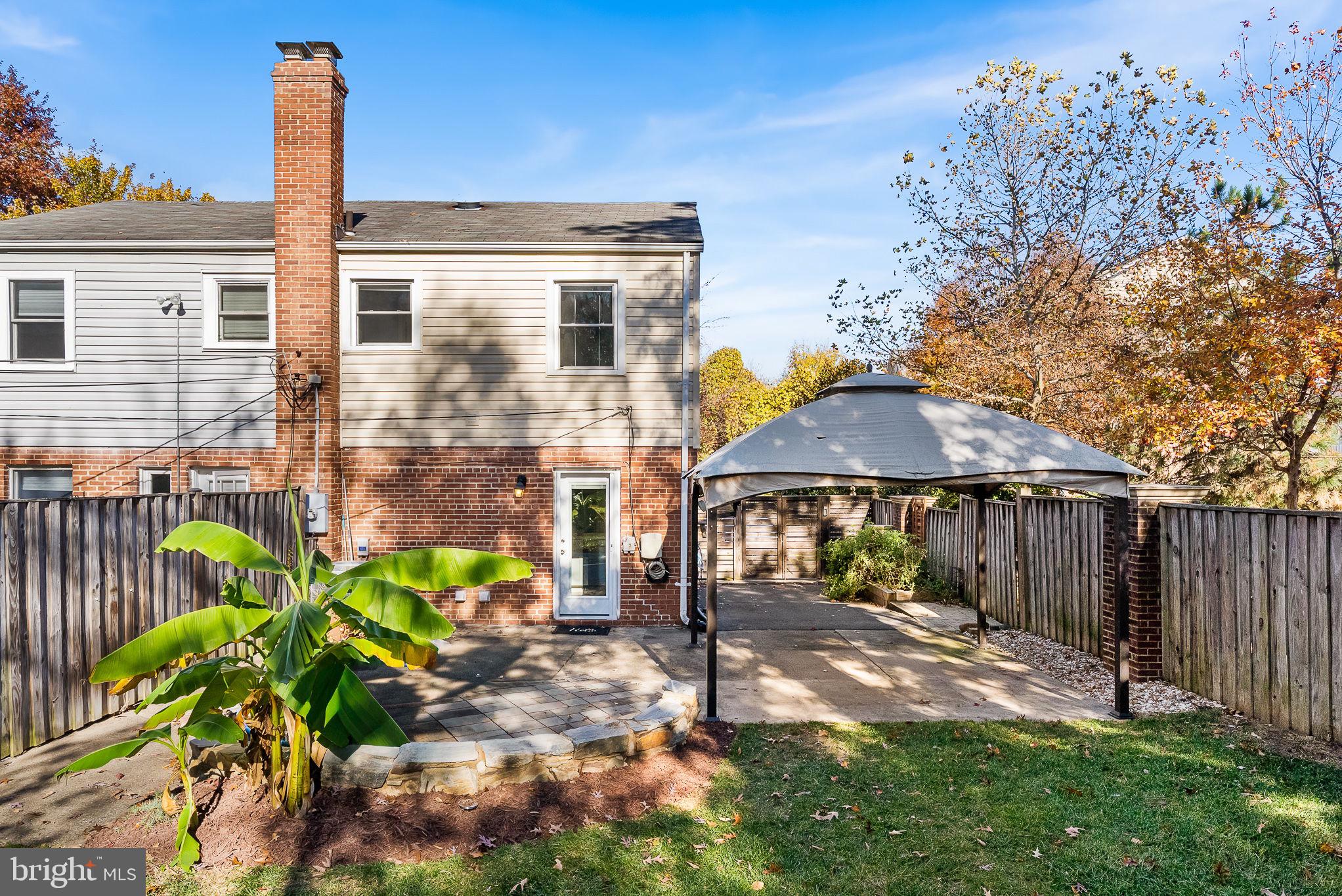 2101 FARRINGTON AVENUE